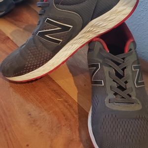 Boys sz 6 new balance shoes